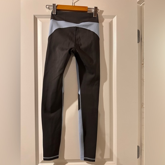 Kendall and Kylie leggings - Picture 3 of 4